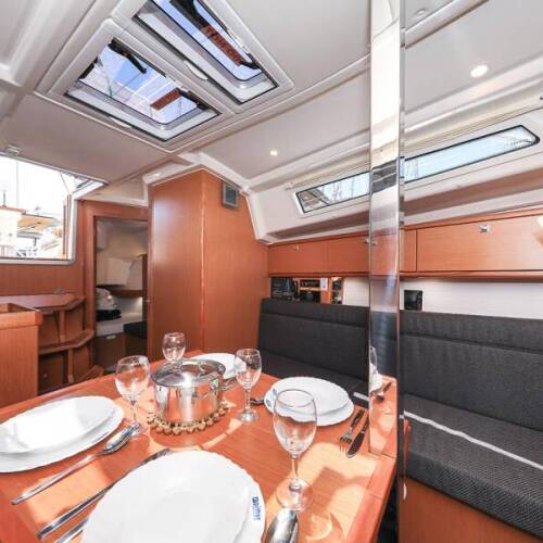 Bavaria Cruiser 34 Deneb