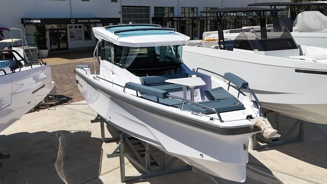 Axopar 29 XC Cross Cabin Ema