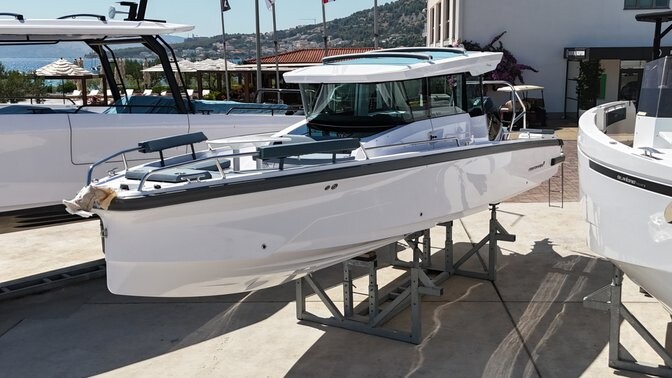 Axopar 29 XC Cross Cabin Ema