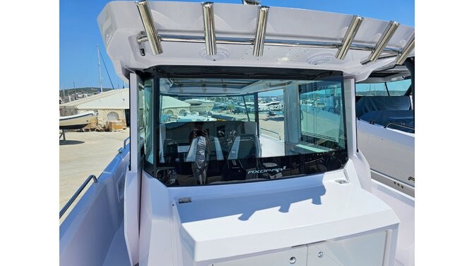 Axopar 29 XC Cross Cabin Ema