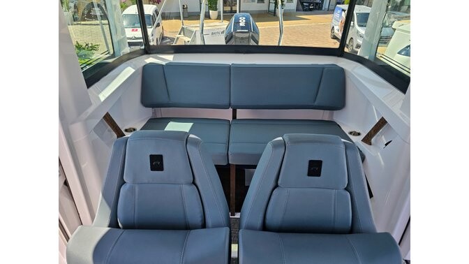 Axopar 29 XC Cross Cabin Ema