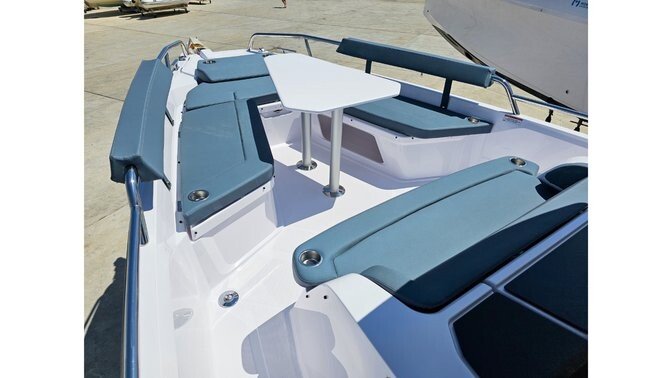 Axopar 29 XC Cross Cabin Ema