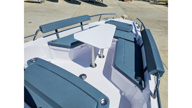 Axopar 29 XC Cross Cabin Ema