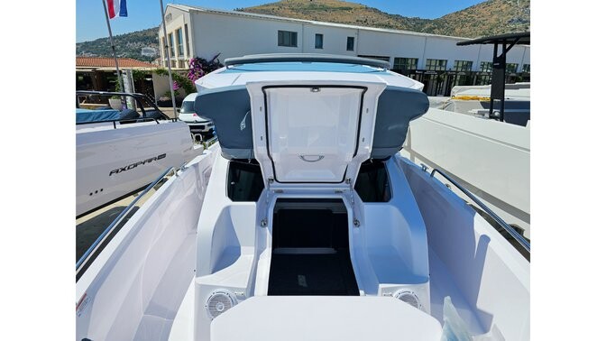 Axopar 29 XC Cross Cabin Ema