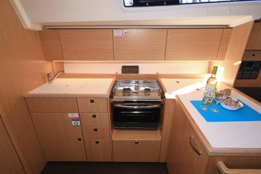 Bavaria C42 Style Lizzy