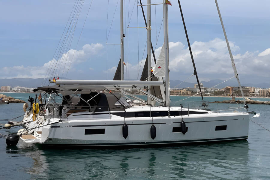 Bavaria C42 Blue Eyes