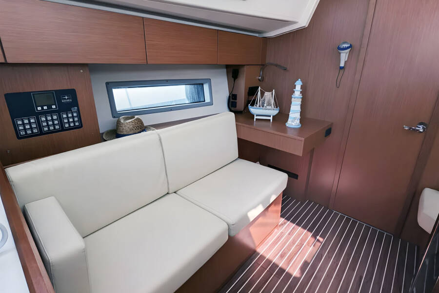Bavaria C42 Blue Eyes