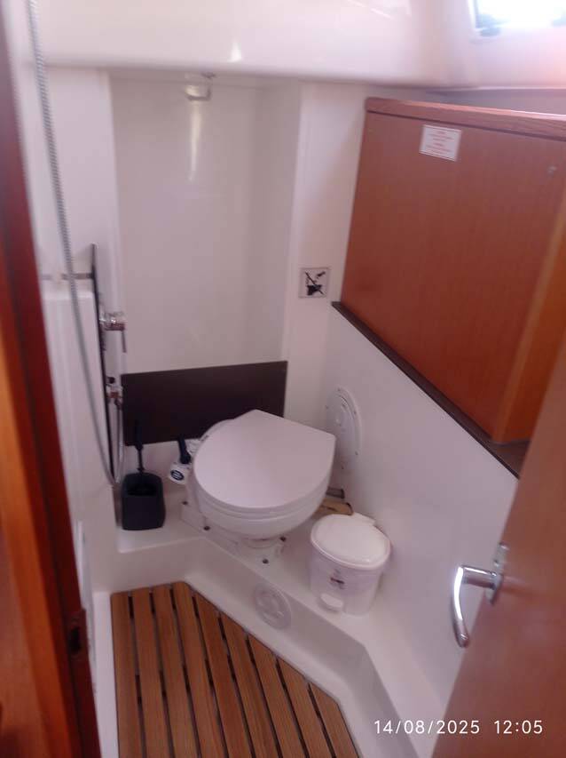 Bavaria Cruiser 34 Licence to chill