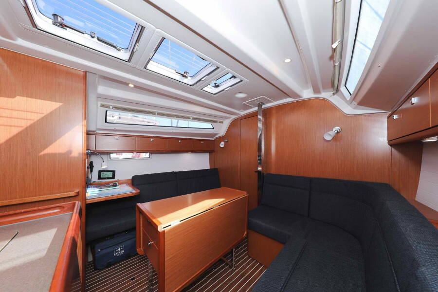 Bavaria Cruiser 37 ECONOMY