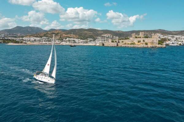 Bavaria Cruiser 40 Spark 1