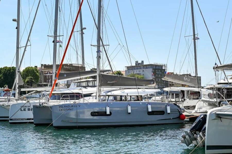 Excess 11 Island Blue V