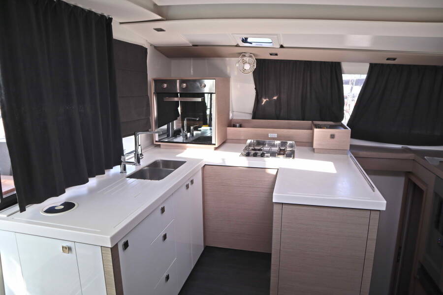 Fountaine Pajot Astrea 42 