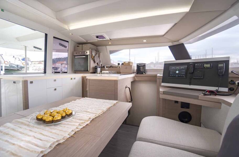 Fountaine Pajot Astrea 42 Mojo