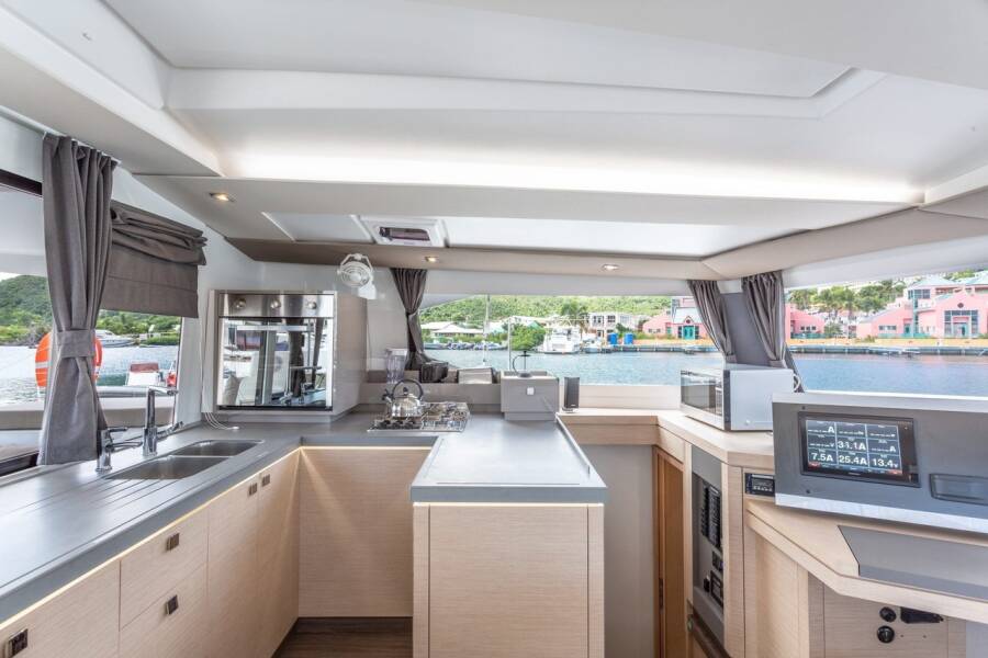 Fountaine Pajot Astrea 42 Brown Eyed Girl