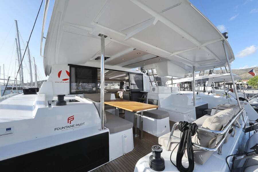 Fountaine Pajot Astrea 42 