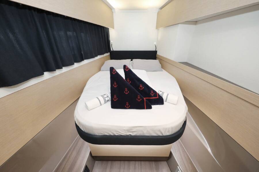 Fountaine Pajot Astrea 42 