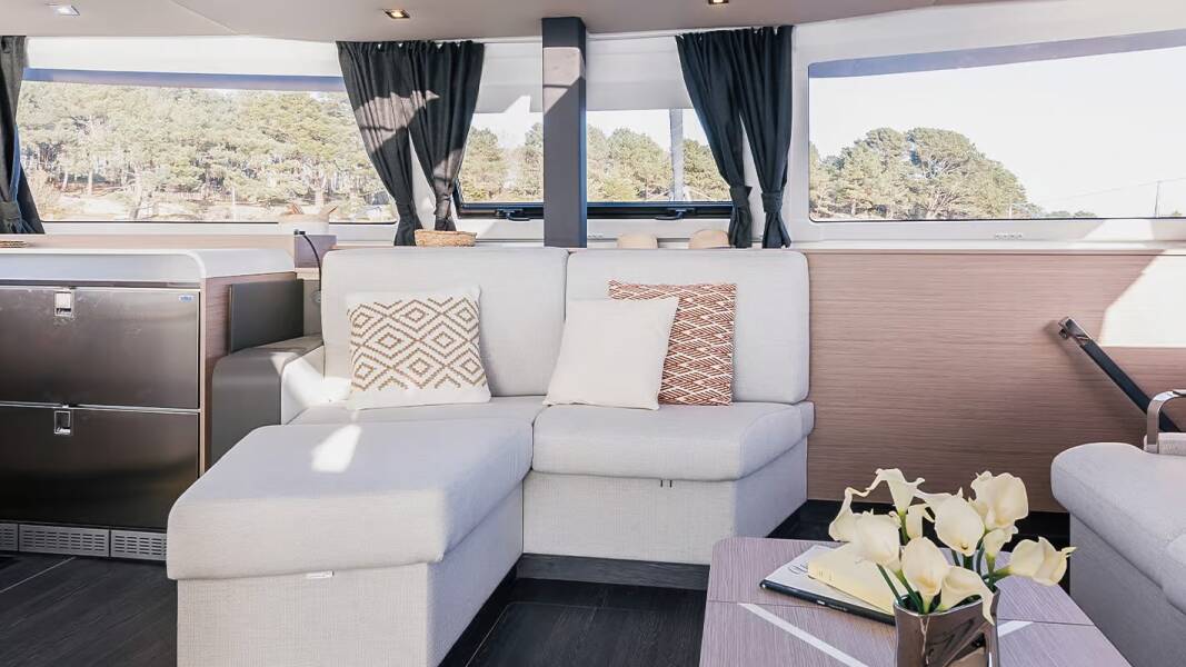 Fountaine Pajot Aura 51 Mer Sea