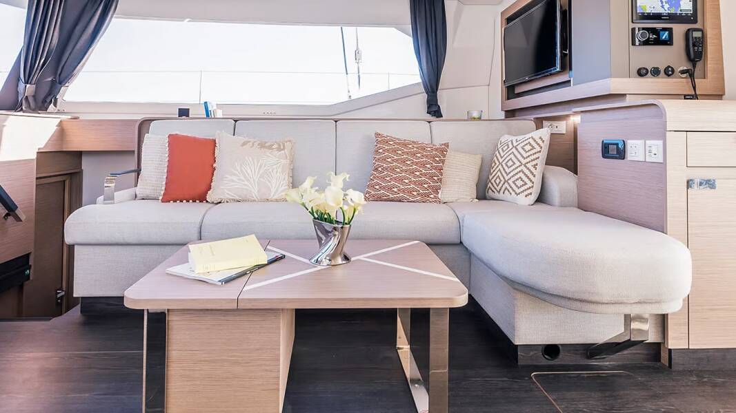 Fountaine Pajot Aura 51 Mer Sea