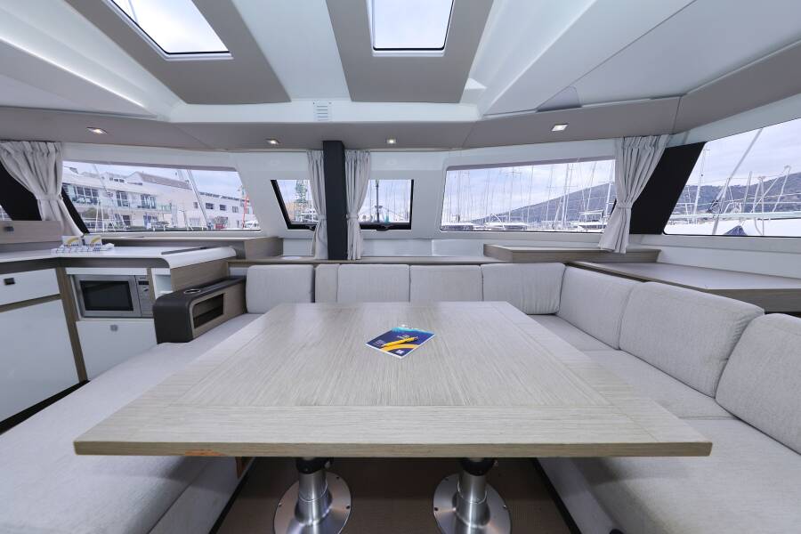 Fountaine Pajot Elba 45 Sun Office