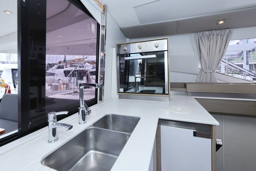 Fountaine Pajot Elba 45 Sun Office