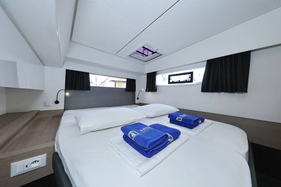 Fountaine Pajot Elba 45 Sun Office