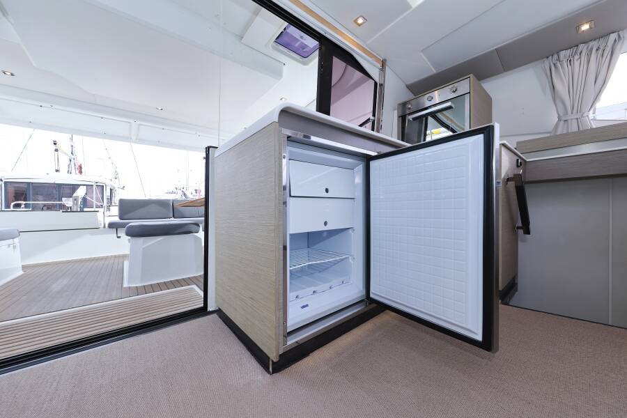 Fountaine Pajot Elba 45 Sun Office