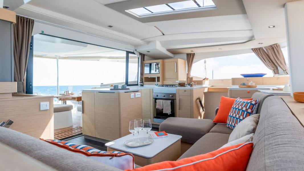 Fountaine Pajot FP 44 Maestro DIVER DOG