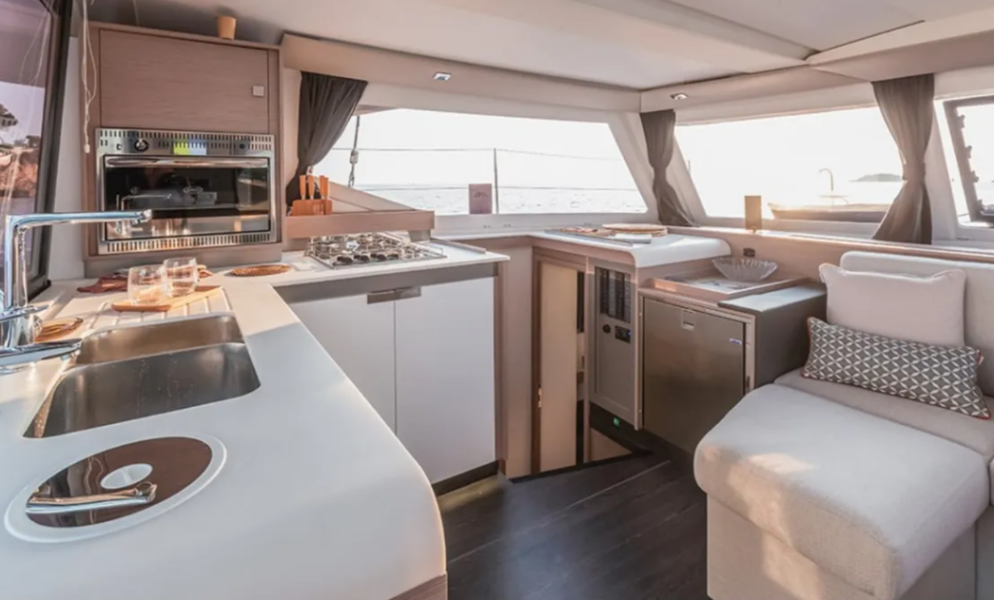 Fountaine Pajot Isla 40 Kebitree