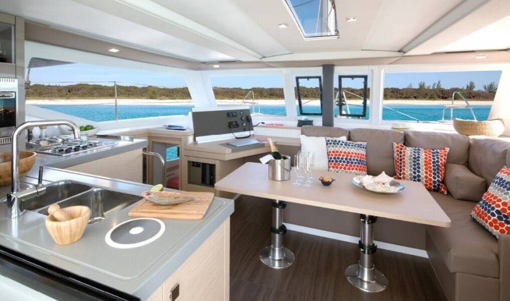 Fountaine Pajot Lucia 40 HAPPY HOUR 