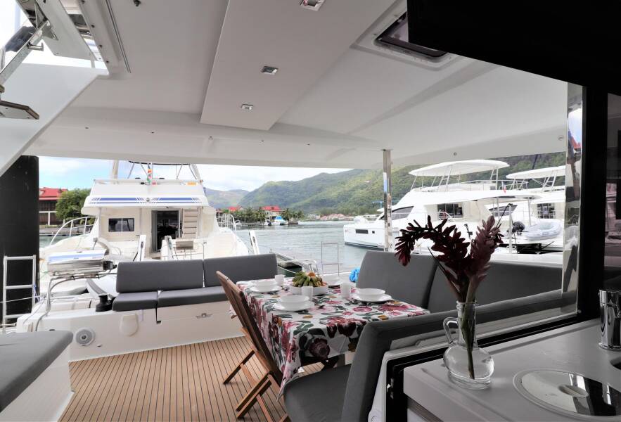 Fountaine Pajot Lucia 40 Lucinda