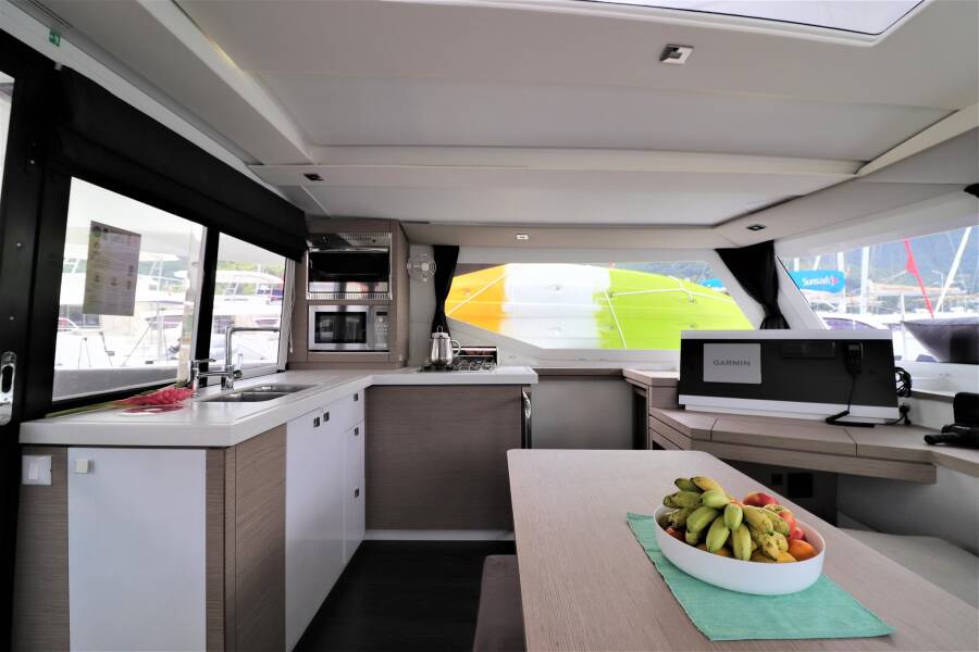 Fountaine Pajot Lucia 40 Lucinda