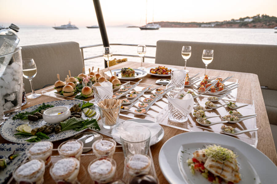 Fountaine Pajot MY6 Emy 6