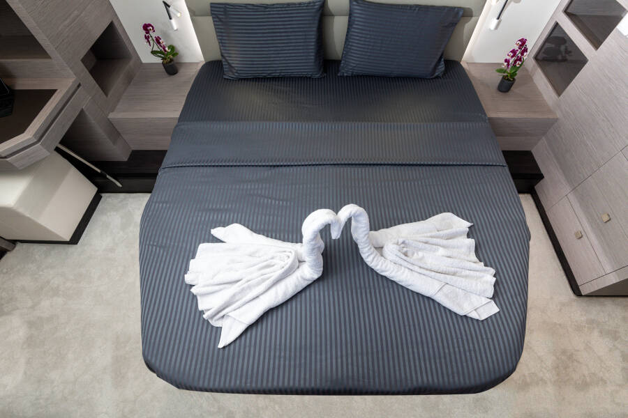 Fountaine Pajot MY6 Emy 6