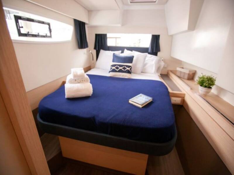 Fountaine Pajot Saona 47 Maestro Dark Star