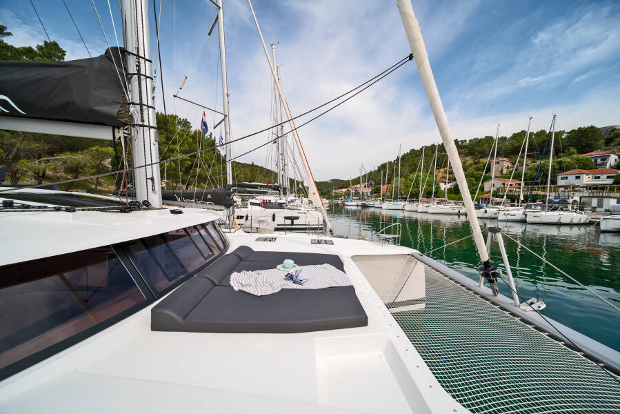 Fountaine Pajot Tanna 47 First Life