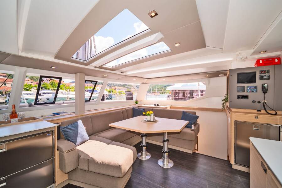 Fountaine Pajot Tanna 47 First Life