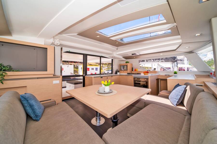 Fountaine Pajot Tanna 47 First Life