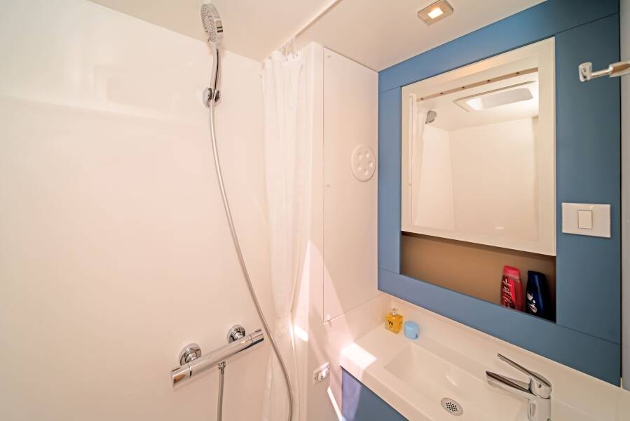 Fountaine Pajot Tanna 47 First Life