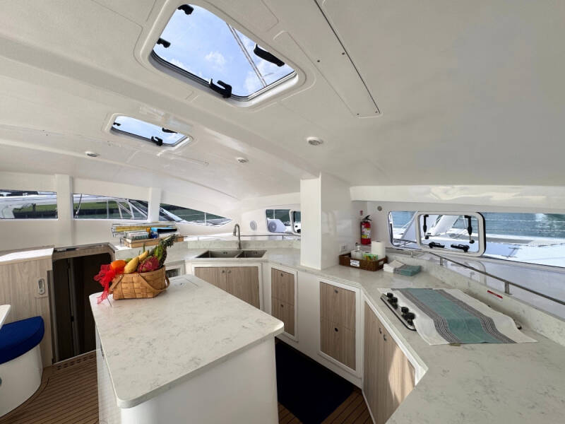 Island Spirit 410 Gauthai