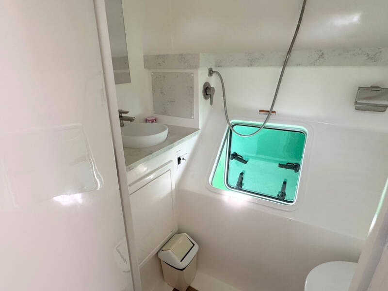 Island Spirit 410 Gauthai