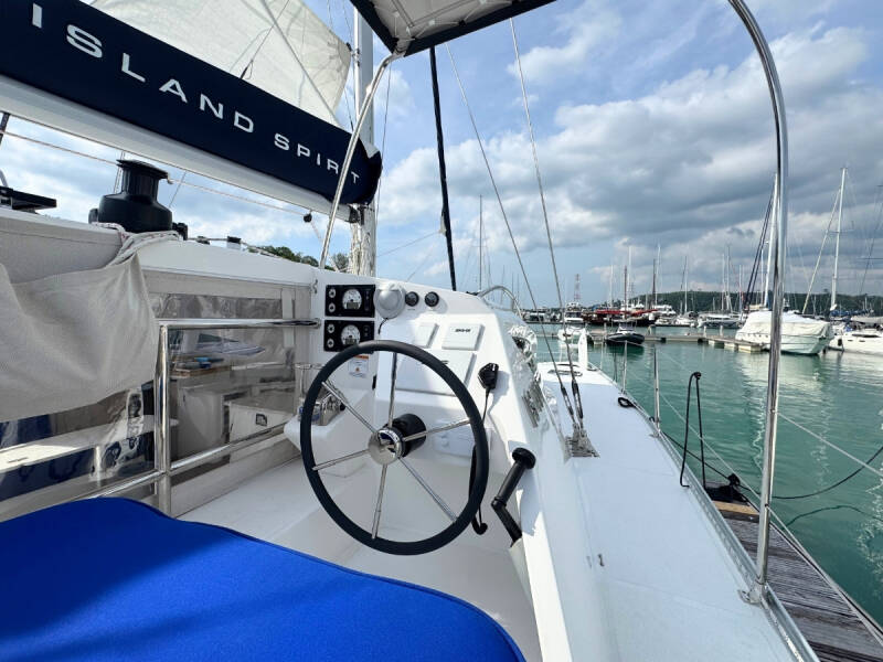Island Spirit 410 Isle Phantom