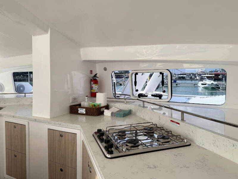 Island Spirit 410 Isle Phantom