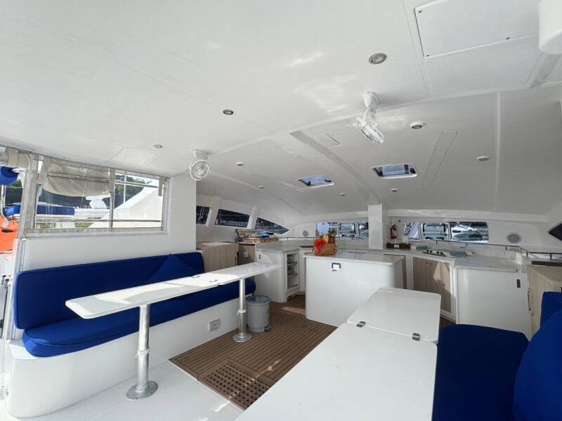 Island Spirit 410 Isle Phantom