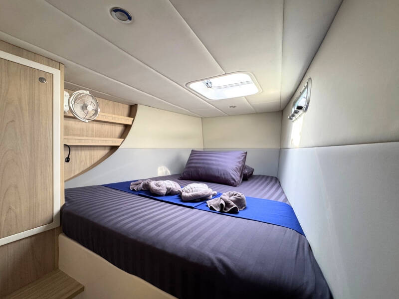 Island Spirit 410 Isle Phantom