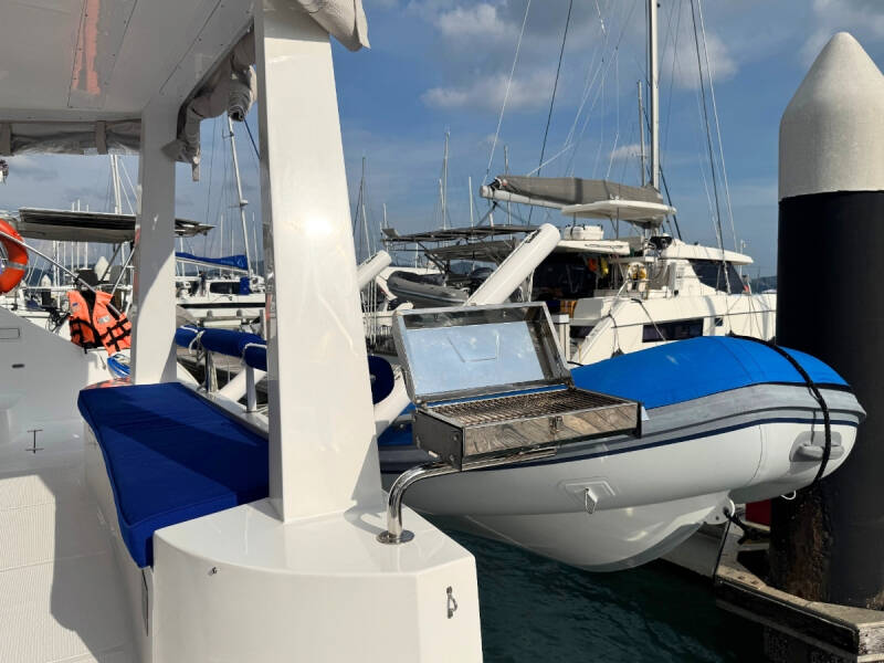 Island Spirit 410 Isle Phantom