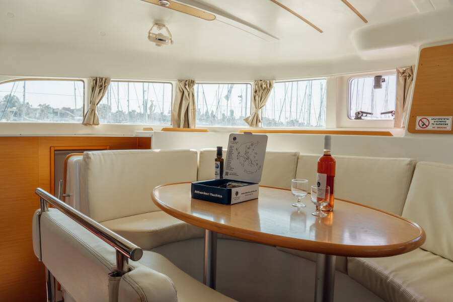 Lagoon 380 S2 Nefertiti