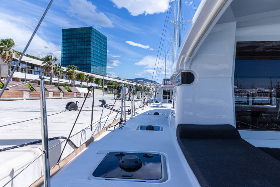 Lagoon 40 Sailor Moon