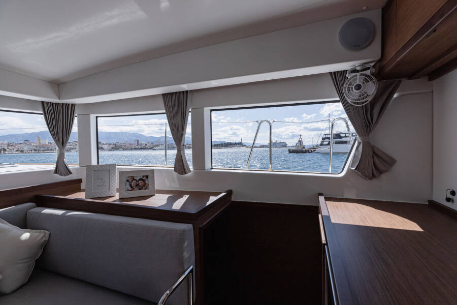 Lagoon 40 Sailor Moon