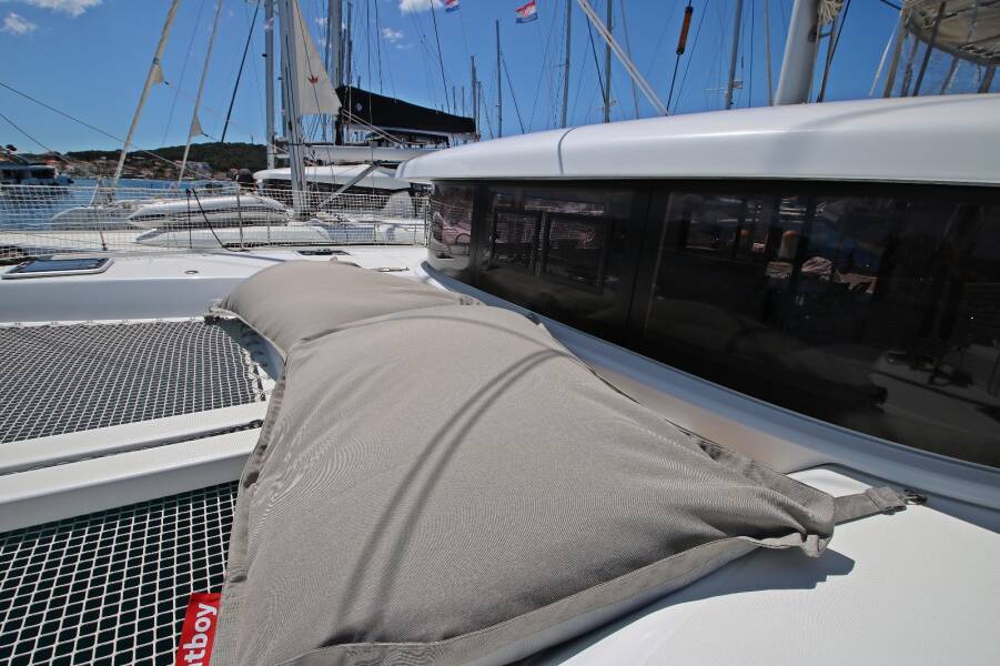 Lagoon 42 OW Sailing Breeze