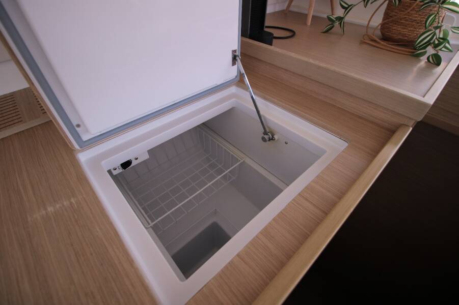 Lagoon 42 OW Sailing Breeze